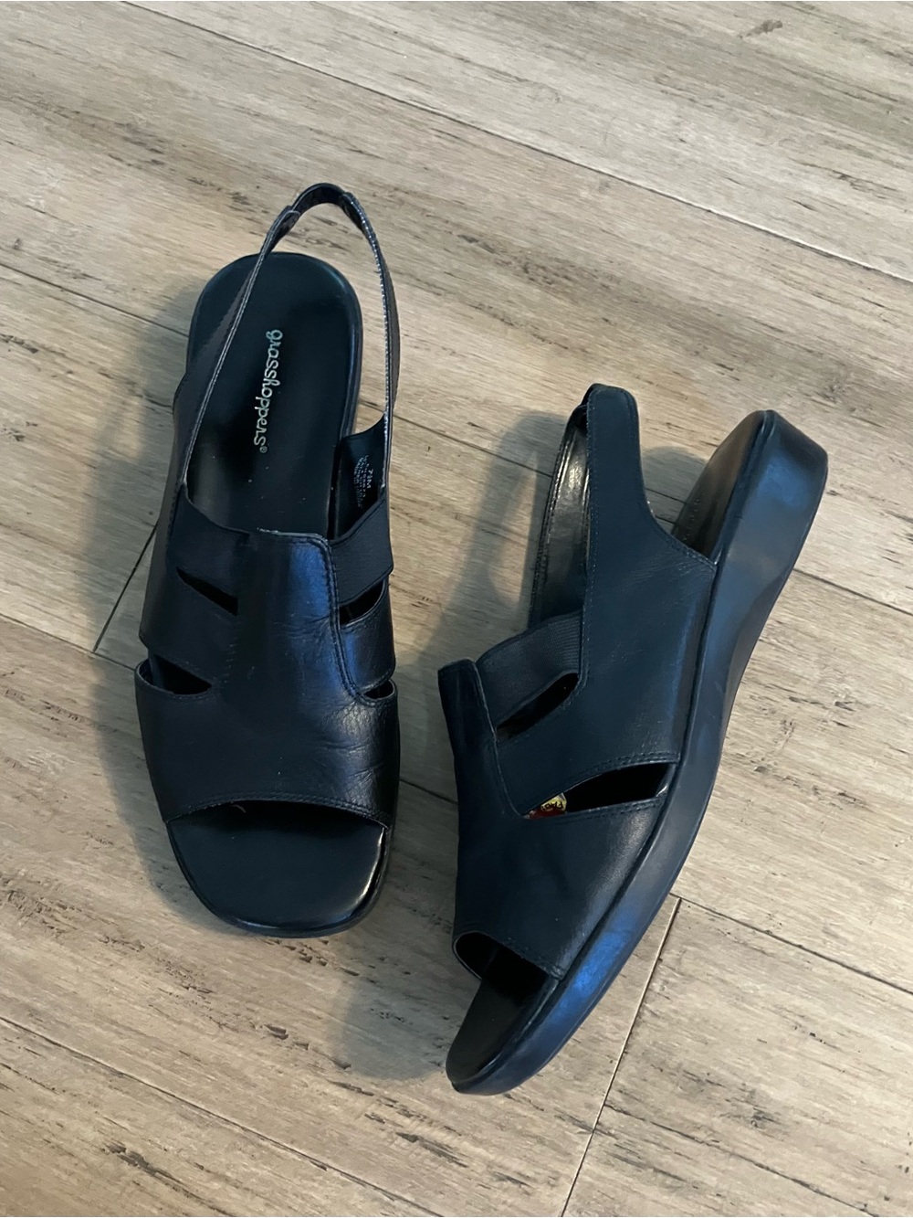 Grasshoppers leather black slingback flat women’s sandals. Size 7.5